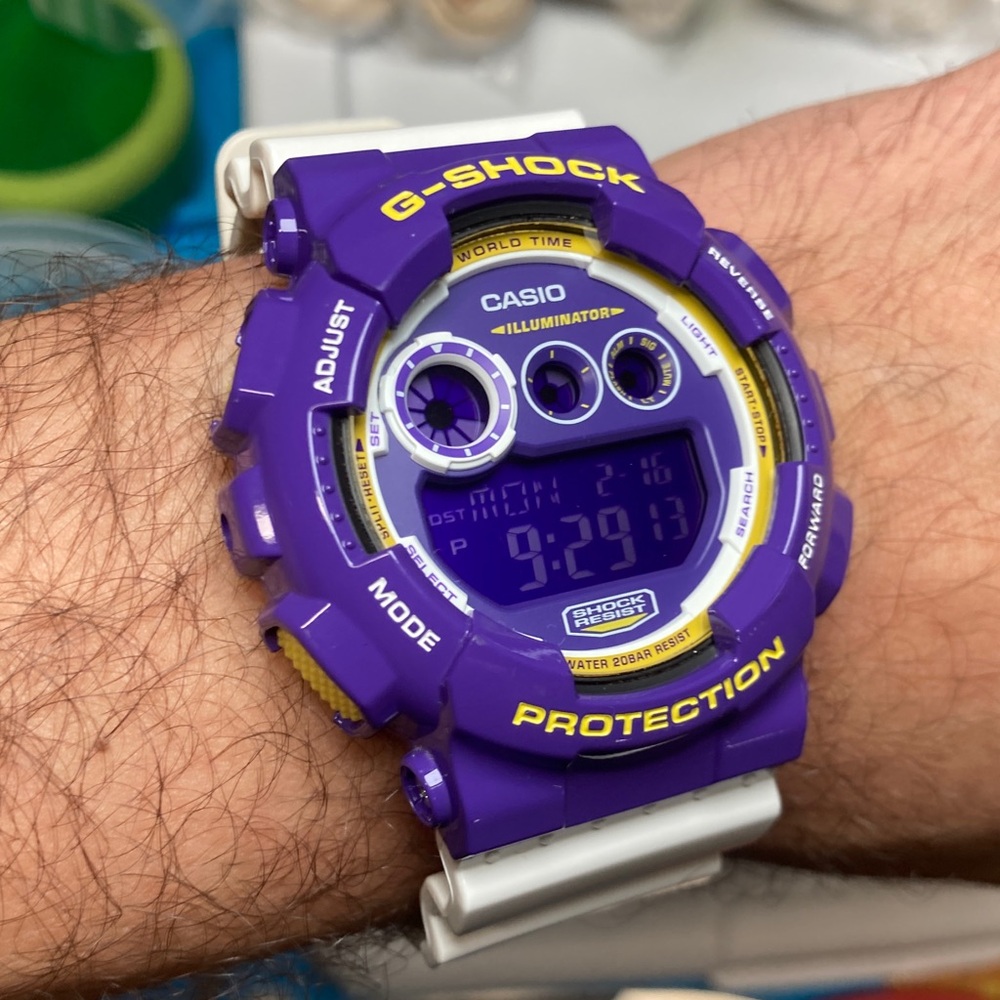 Casio Gshock GD120CS, crazy color series, Lakers colors, working battery
